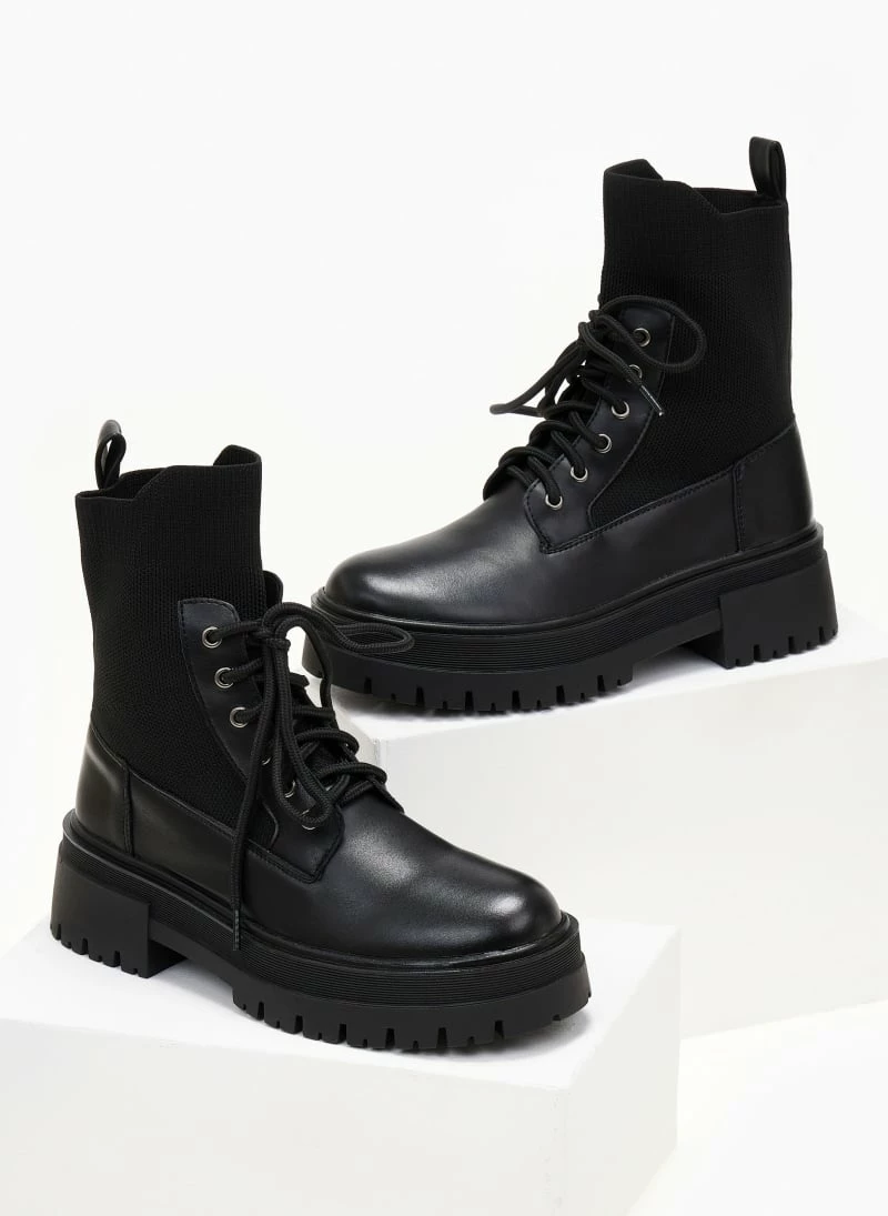 Προώθηση 🔔 The Fashion Project Αρβυλάκια με σχέδιο κάλτσα στη γάμπα - Μαύρο ✔️ 7 Προώθηση 🔔 The Fashion Project Αρβυλάκια με σχέδιο κάλτσα στη γάμπα - Μαύρο ✔️ - Image 5