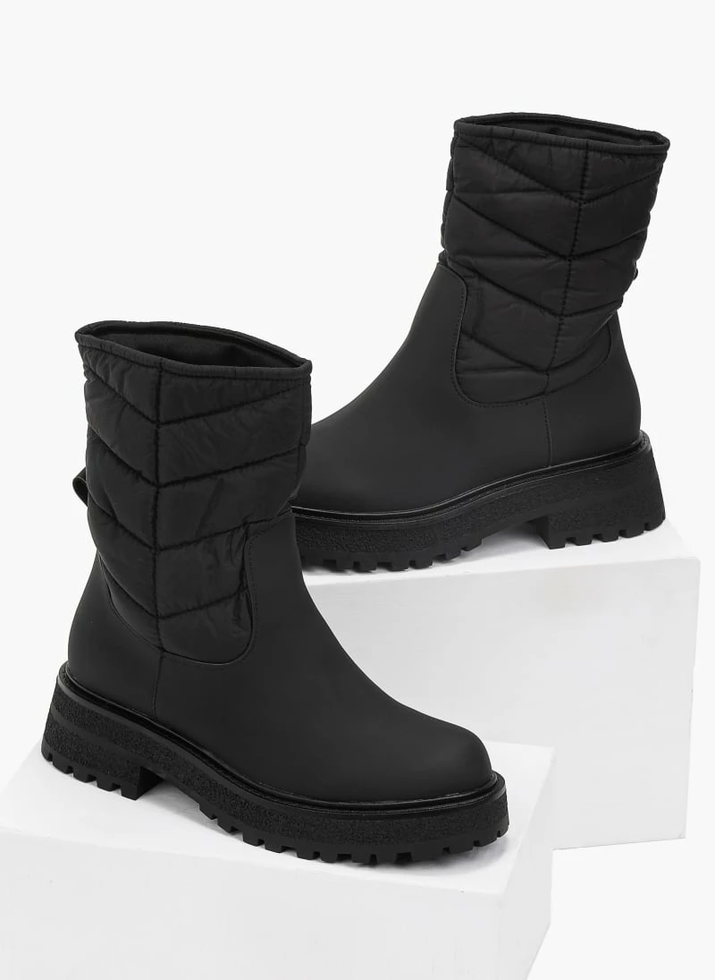 Προώθηση 🔥 The Fashion Project Ματ μποτάκια με καπιτονέ σχέδιο - Μαύρο 👏 4 Προώθηση 🔥 The Fashion Project Ματ μποτάκια με καπιτονέ σχέδιο - Μαύρο 👏 - Image 2