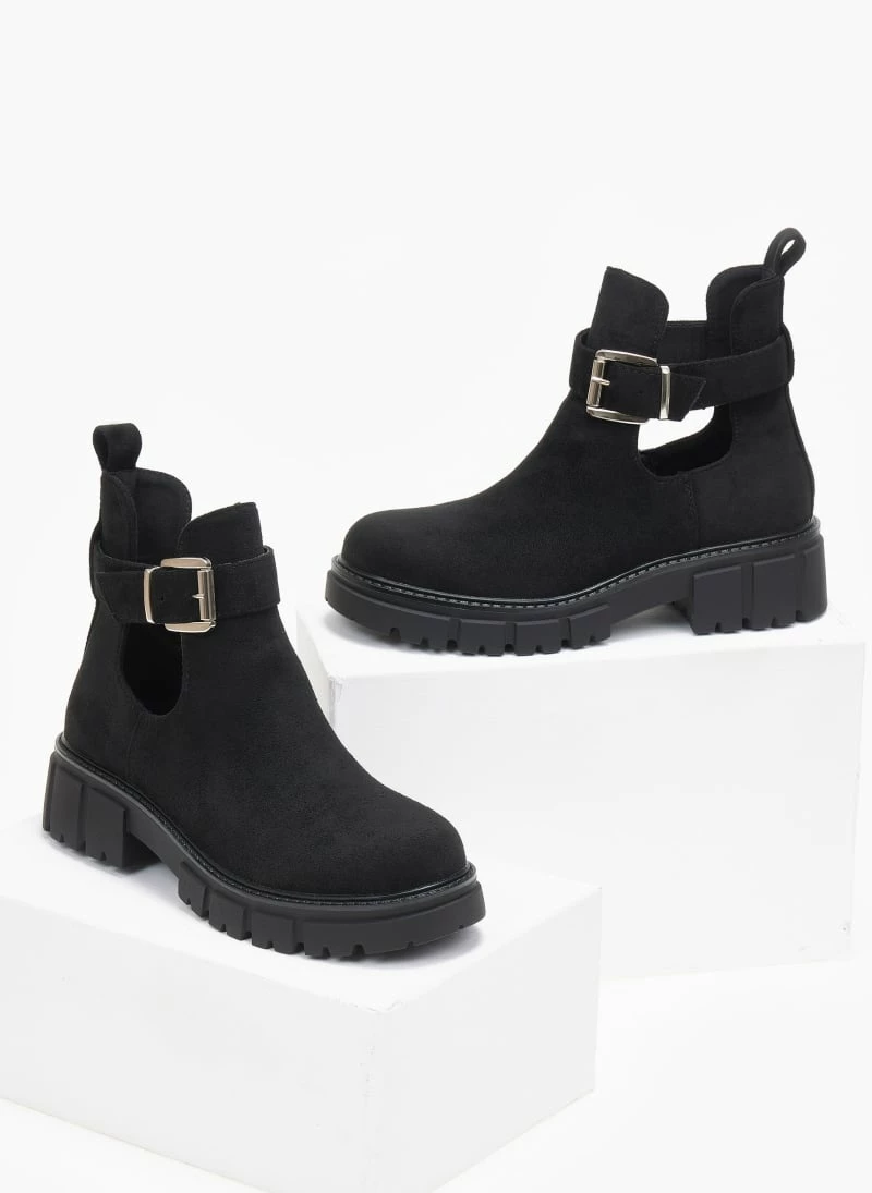 Προώθηση 💯 The Fashion Project Μποτάκια αστραγάλου με ανοίγματα - Μαύρο 😍 6 Προώθηση 💯 The Fashion Project Μποτάκια αστραγάλου με ανοίγματα - Μαύρο 😍 - Image 4