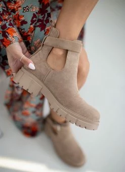 Φτηνός 😉 The Fashion Project Μποτάκια αστραγάλου με ανοίγματα - Μπεζ 💯 16 Φτηνός 😉 The Fashion Project Μποτάκια αστραγάλου με ανοίγματα - Μπεζ 💯 -Μποτάκια Κατάστημα mpotakia astragalou me anoigmata 109441 cj85