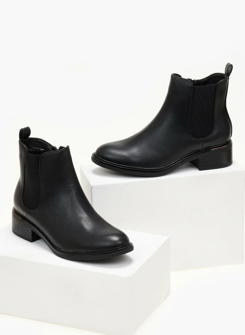 Εκπτωση 🔥 The Fashion Project Μποτάκια αστραγάλου με μεταλλική λεπτομέρεια - Μαύρο 🌟 6 Εκπτωση 🔥 The Fashion Project Μποτάκια αστραγάλου με μεταλλική λεπτομέρεια - Μαύρο 🌟 - Image 4