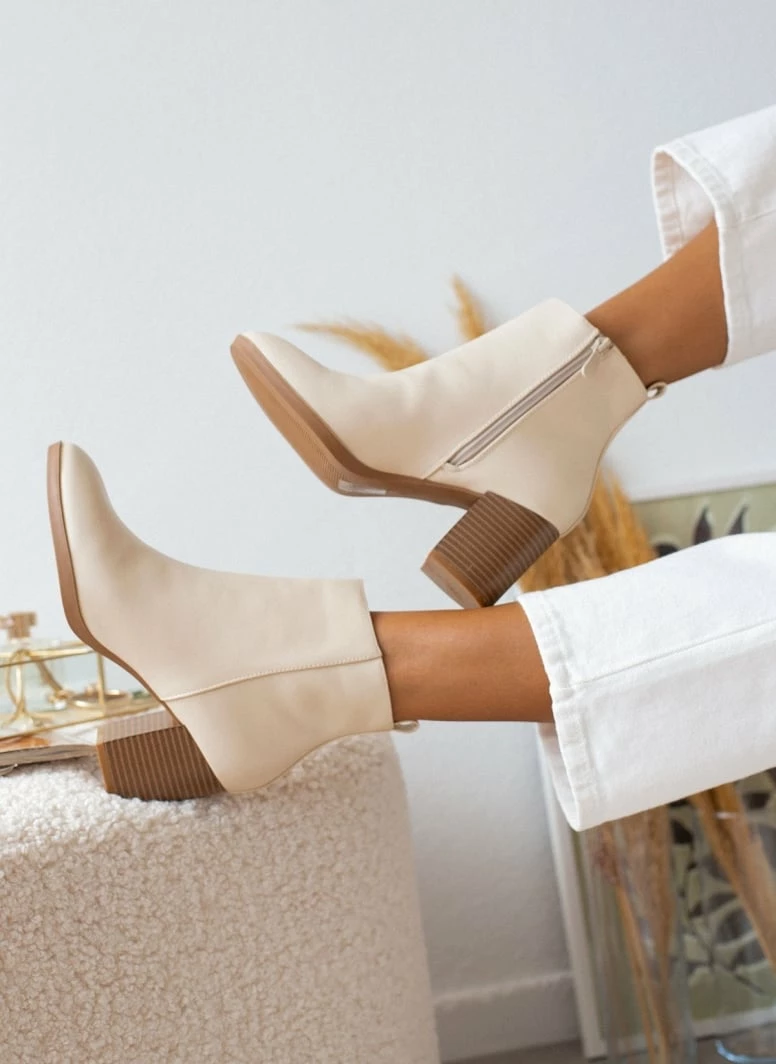 Συμφωνίες ⌛ The Fashion Project Μποτάκια αστραγάλου με κάθετη ραφή - Ζαχαρί 😍 3 Συμφωνίες ⌛ The Fashion Project Μποτάκια αστραγάλου με κάθετη ραφή - Ζαχαρί 😍