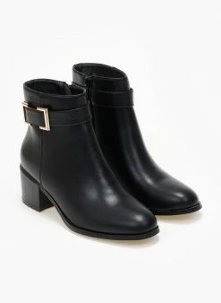 Αγορά 🎁 The Fashion Project Μποτάκια αστραγάλου με μεταλλικό διακοσμητικό - Μαύρο 🤩 -Μποτάκια Κατάστημα mpotakia astragalou me metalliko diakosmitiko 108235 zzah