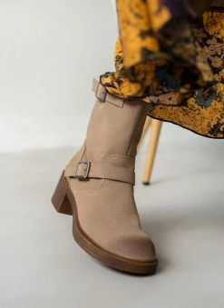 Καλύτερες κριτικές για 💯 The Fashion Project Μποτάκια Biker με μεταλλικές αγκράφες - Πούρο 🧨 -Μποτάκια Κατάστημα mpotakia biker me metallikes agkrafes 105962 r2x2