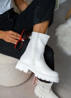 Αγορά 🎉 The Fashion Project Μποτάκια Biker με τρακτερωτή σόλα - Λευκό 💯 -Μποτάκια Κατάστημα mpotakia casual me trakterwti sola 106149 8xir