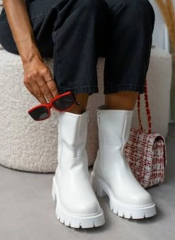 Αγορά 🎉 The Fashion Project Μποτάκια Biker με τρακτερωτή σόλα - Λευκό 💯 -Μποτάκια Κατάστημα mpotakia casual me trakterwti sola 106149 fo0o