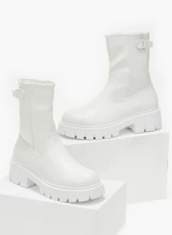 Αγορά 🎉 The Fashion Project Μποτάκια Biker με τρακτερωτή σόλα - Λευκό 💯 -Μποτάκια Κατάστημα mpotakia casual me trakterwti sola 106149 ozcu