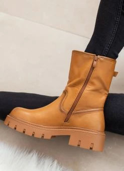 Προϋπολογισμός 😀 The Fashion Project Μποτάκια Biker με τρακτερωτή σόλα - Ταμπά 🌟 -Μποτάκια Κατάστημα mpotakia casual me trakterwti sola 106150 d1x9