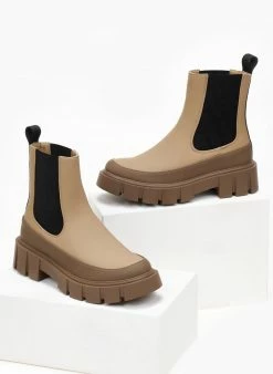 Τοπ 10 🌟 The Fashion Project Μποτάκια Chelsea με διχρωμία - Πούρο 😉 -Μποτάκια Κατάστημα mpotakia chelsea me dixrwmia 106911 t3rm