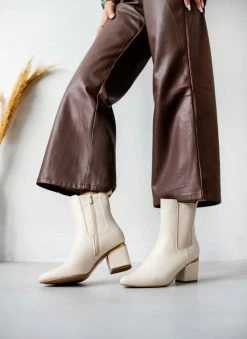 Καλύτερη πώληση ⭐ The Fashion Project Μποτάκια Chelsea με μεταλλική λεπτομέρεια - Μπέζ 🔥 -Μποτάκια Κατάστημα mpotakia chelsea me metalliki leptomereia 106287 bmt9