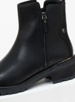 Προώθηση 🛒 Μποτάκια δερμάτινα με μέταλλο CARMELA 160277 - Μαύρο 😉 -Μποτάκια Κατάστημα mpotakia dermatina me metallo carmela 160277 106239 43kb