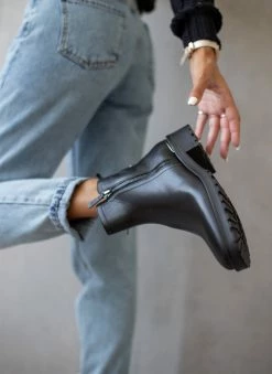 Προώθηση 🛒 Μποτάκια δερμάτινα με μέταλλο CARMELA 160277 - Μαύρο 😉 -Μποτάκια Κατάστημα mpotakia dermatina me metallo carmela 160277 106239 6l2s