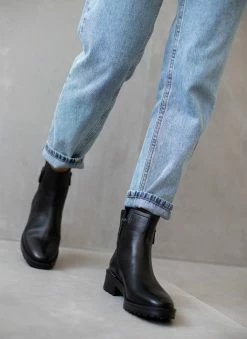 Προώθηση 🛒 Μποτάκια δερμάτινα με μέταλλο CARMELA 160277 - Μαύρο 😉 -Μποτάκια Κατάστημα mpotakia dermatina me metallo carmela 160277 106239 onm6