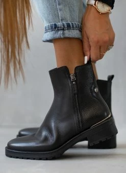 Προώθηση 🛒 Μποτάκια δερμάτινα με μέταλλο CARMELA 160277 - Μαύρο 😉 -Μποτάκια Κατάστημα mpotakia dermatina me metallo carmela 160277 106239 t1gn