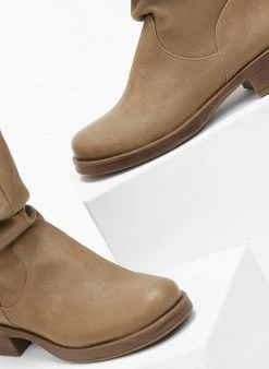 Best Pirce ⌛ The Fashion Project Μποτάκια φλατ με σούρες - Τάουπε 🌟 13 Best Pirce ⌛ The Fashion Project Μποτάκια φλατ με σούρες - Τάουπε 🌟 -Μποτάκια Κατάστημα mpotakia flat me soures 108953 wnkg