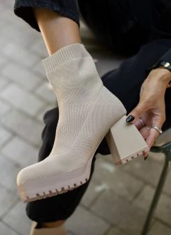 Η καλύτερη συμφωνία 🔔 The Fashion Project Μποτάκια κάλτσα με ιδιαίτερο τακούνι - Μπεζ 🎉 -Μποτάκια Κατάστημα mpotakia kaltsa me idiaitero takouni 107267 hv06