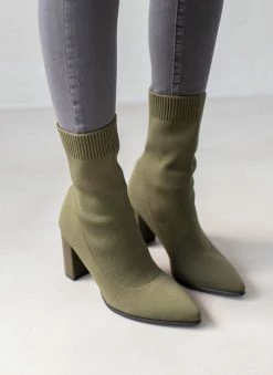 Ολοκαίνουργιο 😀 The Fashion Project Μποτάκια κάλτσα με ψηλό τακούνι - Λαδί ⌛ -Μποτάκια Κατάστημα mpotakia kaltsa me psilo takouni 107111 sclk