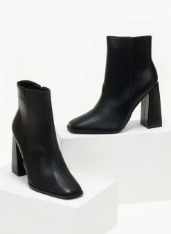 Το φθηνότερο ⌛ The Fashion Project Μποτάκια καρέ με εξωτερική ραφή - Μαύρο ⭐ 11 Το φθηνότερο ⌛ The Fashion Project Μποτάκια καρέ με εξωτερική ραφή - Μαύρο ⭐ -Μποτάκια Κατάστημα mpotakia kare me ekswteriki rafi 106123 lmvn