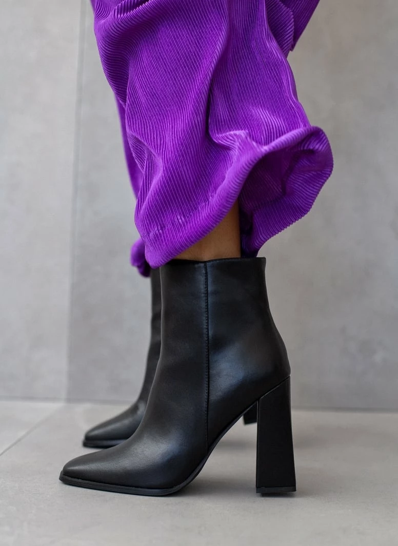 Το φθηνότερο ⌛ The Fashion Project Μποτάκια καρέ με εξωτερική ραφή - Μαύρο ⭐ 3 Το φθηνότερο ⌛ The Fashion Project Μποτάκια καρέ με εξωτερική ραφή - Μαύρο ⭐