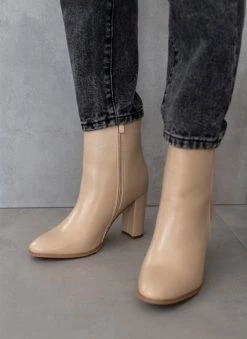 Πολύ καλή προσφορά 🎁 The Fashion Project Μποτάκια με κάθετη ραφή - Μπεζ 👍