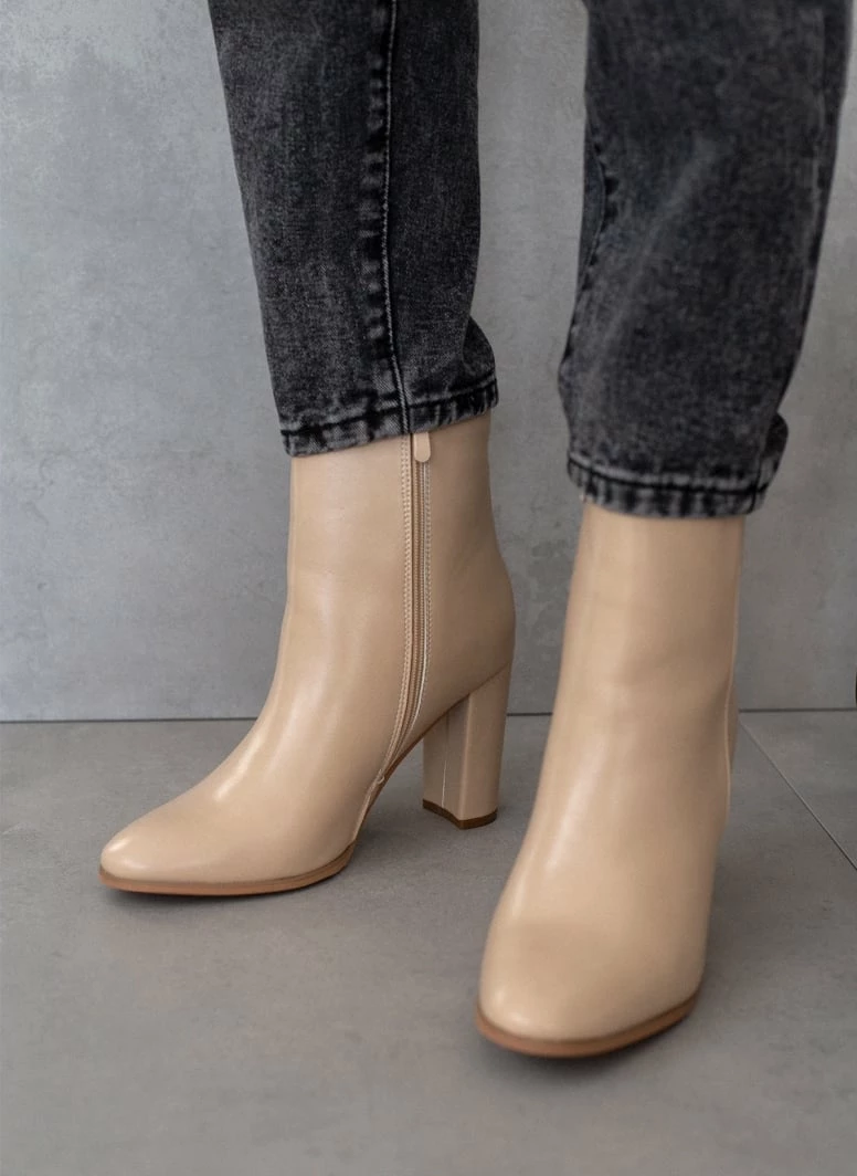 Πολύ καλή προσφορά 🎁 The Fashion Project Μποτάκια με κάθετη ραφή - Μπεζ 👍 3 Πολύ καλή προσφορά 🎁 The Fashion Project Μποτάκια με κάθετη ραφή - Μπεζ 👍