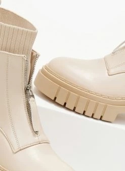 Αγορά 🎉 The Fashion Project Μποτάκια κάλτσα με φερμουάρ - Μπεζ 😉 -Μποτάκια Κατάστημα mpotakia me leptomereia kaltsa 105870 ndpo