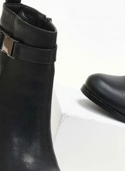 Πολύ καλή προσφορά 🌟 The Fashion Project Μποτάκια με μεταλλικό διακοσμητικό - Μαύρο 🧨 -Μποτάκια Κατάστημα mpotakia me metalliko diakosmitiko 106127 g1hr