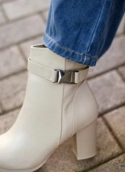 Flash Sale ✔️ The Fashion Project Μποτάκια με μεταλλικό διακοσμητικό - Μπεζ 👏 15 Flash Sale ✔️ The Fashion Project Μποτάκια με μεταλλικό διακοσμητικό - Μπεζ 👏 -Μποτάκια Κατάστημα mpotakia me metalliko diakosmitiko 106128 p4zh