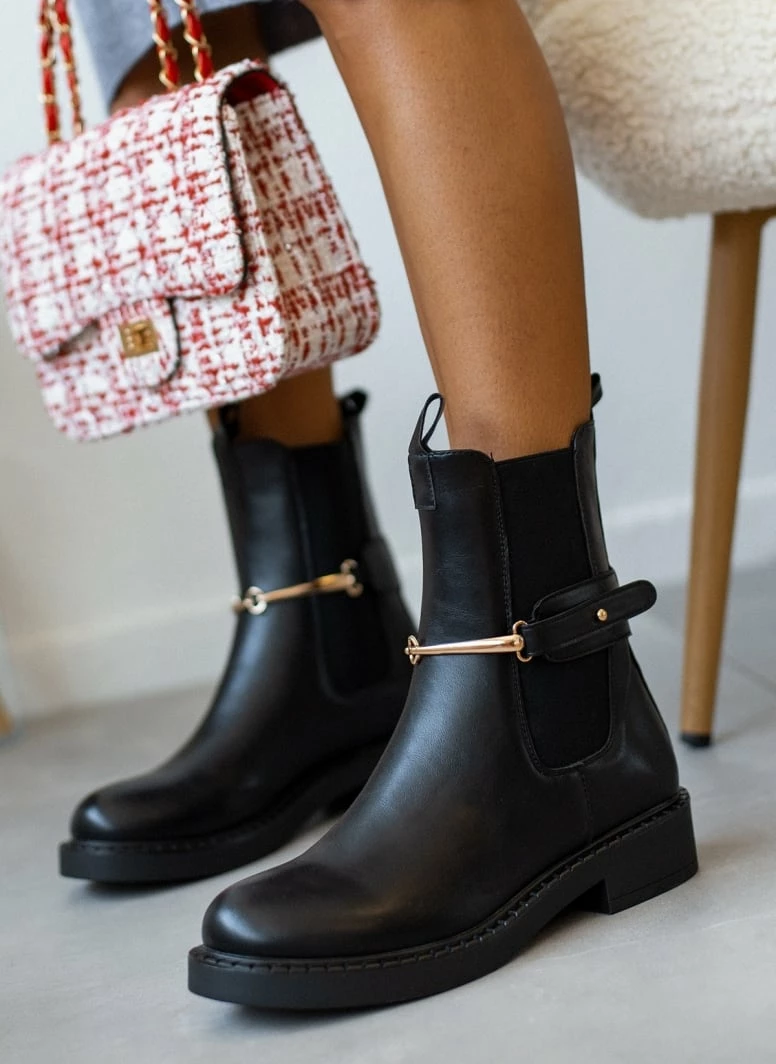 Πολύ καλή προσφορά 🔔 The Fashion Project Μποτάκια Chelsea με μεταλλικό στοιχείο - Μαύρο ❤️ 3 Πολύ καλή προσφορά 🔔 The Fashion Project Μποτάκια Chelsea με μεταλλικό στοιχείο - Μαύρο ❤️