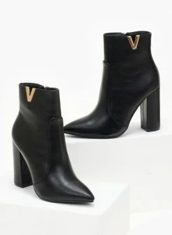 Το φθηνότερο 👏 The Fashion Project Μποτάκια με μεταλλικό V Cut - Μαύρο 🔥 -Μποτάκια Κατάστημα mpotakia me metalliko v cut 106108 8o82
