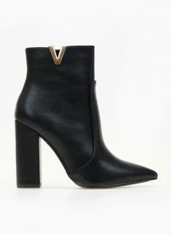 Το φθηνότερο 👏 The Fashion Project Μποτάκια με μεταλλικό V Cut - Μαύρο 🔥 -Μποτάκια Κατάστημα mpotakia me metalliko v cut 106108 mtg6