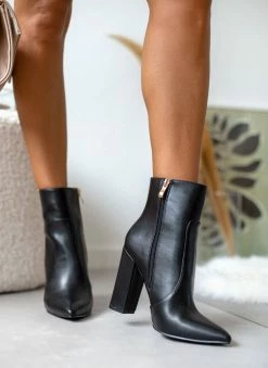 Το φθηνότερο 👏 The Fashion Project Μποτάκια με μεταλλικό V Cut - Μαύρο 🔥 -Μποτάκια Κατάστημα mpotakia me metalliko v cut 106108 p1pg