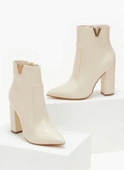 Flash Sale 😉 The Fashion Project Μποτάκια με μεταλλικό V Cut - Μπεζ 🧨 14 Flash Sale 😉 The Fashion Project Μποτάκια με μεταλλικό V Cut - Μπεζ 🧨 -Μποτάκια Κατάστημα mpotakia me metalliko v cut 106109 eckk
