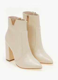 Flash Sale 😉 The Fashion Project Μποτάκια με μεταλλικό V Cut - Μπεζ 🧨 18 Flash Sale 😉 The Fashion Project Μποτάκια με μεταλλικό V Cut - Μπεζ 🧨 -Μποτάκια Κατάστημα mpotakia me metalliko v cut 106109 k3hd