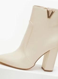 Flash Sale 😉 The Fashion Project Μποτάκια με μεταλλικό V Cut - Μπεζ 🧨 16 Flash Sale 😉 The Fashion Project Μποτάκια με μεταλλικό V Cut - Μπεζ 🧨 -Μποτάκια Κατάστημα mpotakia me metalliko v cut 106109 y34k