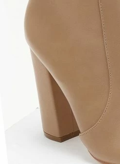 Νέος 🛒 The Fashion Project Μποτάκια με μεταλλικό V Cut - Πούρο 🛒 -Μποτάκια Κατάστημα mpotakia me metalliko v cut 106110 9076