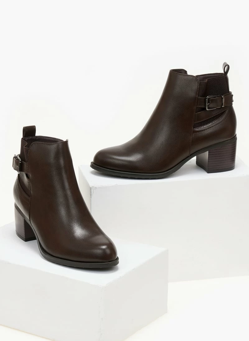 Φτηνός ✨ The Fashion Project Μποτάκια αστραγάλου με ζωνάκι χιαστί - Καφέ 😍 5 Φτηνός ✨ The Fashion Project Μποτάκια αστραγάλου με ζωνάκι χιαστί - Καφέ 😍 - Image 3