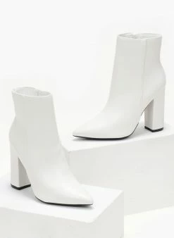 Προϋπολογισμός 😉 The Fashion Project Μποτάκια μυτερά με κάθετη ραφή - Λευκό ⭐ 13 Προϋπολογισμός 😉 The Fashion Project Μποτάκια μυτερά με κάθετη ραφή - Λευκό ⭐ -Μποτάκια Κατάστημα mpotakia mutera me katheti rafi 105574 ebde