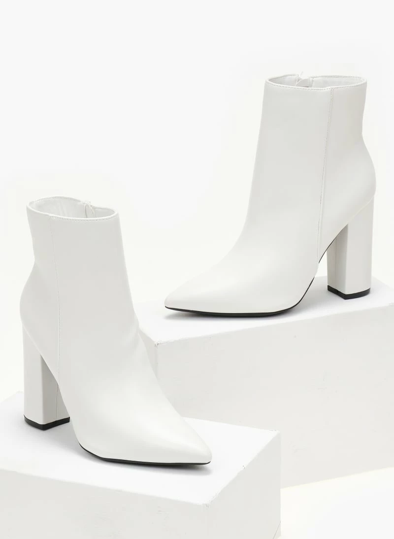 Προϋπολογισμός 😉 The Fashion Project Μποτάκια μυτερά με κάθετη ραφή - Λευκό ⭐ 7 Προϋπολογισμός 😉 The Fashion Project Μποτάκια μυτερά με κάθετη ραφή - Λευκό ⭐ - Image 5