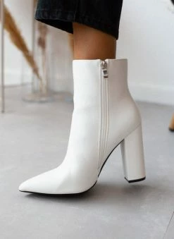 Προϋπολογισμός 😉 The Fashion Project Μποτάκια μυτερά με κάθετη ραφή - Λευκό ⭐ 12 Προϋπολογισμός 😉 The Fashion Project Μποτάκια μυτερά με κάθετη ραφή - Λευκό ⭐ -Μποτάκια Κατάστημα mpotakia mutera me katheti rafi 105574 k1ln