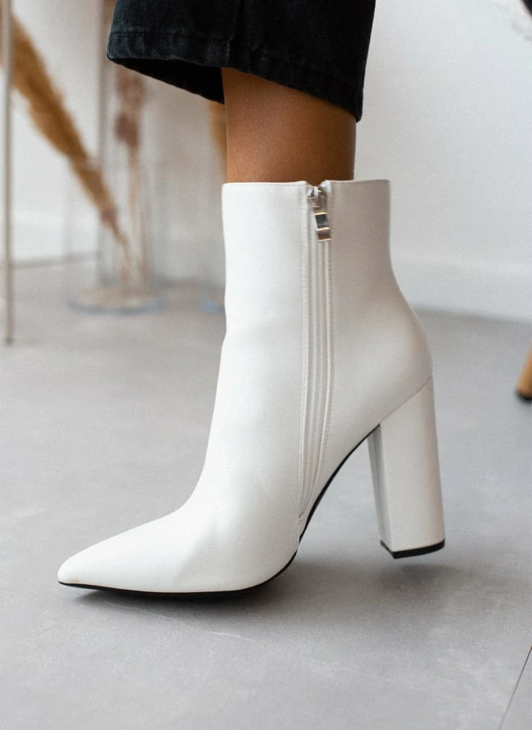 Προϋπολογισμός 😉 The Fashion Project Μποτάκια μυτερά με κάθετη ραφή - Λευκό ⭐ 6 Προϋπολογισμός 😉 The Fashion Project Μποτάκια μυτερά με κάθετη ραφή - Λευκό ⭐ - Image 4