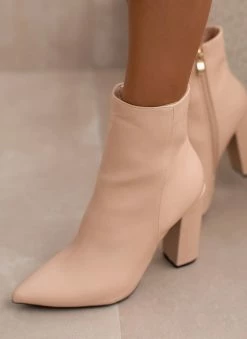 Η καλύτερη συμφωνία 🛒 The Fashion Project Μποτάκια μυτερά με κάθετη ραφή - Nude 🔥 15 Η καλύτερη συμφωνία 🛒 The Fashion Project Μποτάκια μυτερά με κάθετη ραφή - Nude 🔥 -Μποτάκια Κατάστημα mpotakia mutera me katheti rafi 105576 hi2w