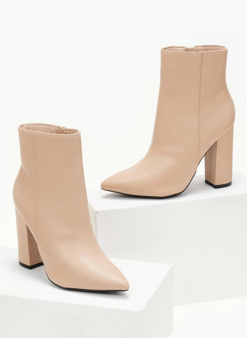 Η καλύτερη συμφωνία 🛒 The Fashion Project Μποτάκια μυτερά με κάθετη ραφή - Nude 🔥 7 Η καλύτερη συμφωνία 🛒 The Fashion Project Μποτάκια μυτερά με κάθετη ραφή - Nude 🔥 - Image 5
