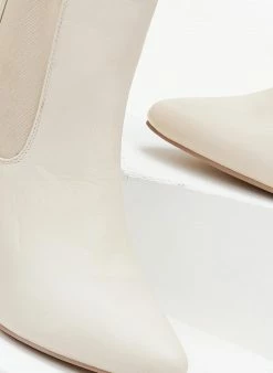 Καλύτερη πώληση ⭐ The Fashion Project Μποτάκια Chelsea με μεταλλική λεπτομέρεια - Μπέζ 🔥 -Μποτάκια Κατάστημα mpotakia mutera me metalliki leptomereia 106287 6ott