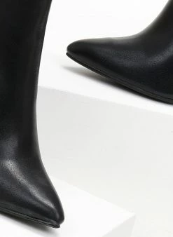 Συμφωνίες 🤩 The Fashion Project Μποτάκια μυτερά με κάθετη ραφή - Μαύρο 🔥 -Μποτάκια Κατάστημα mpotakia mutera me psilo takouni 106919 f7nl