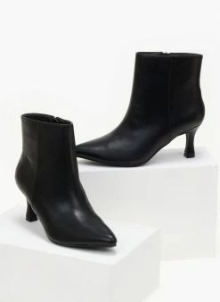 Συμφωνίες 🔔 The Fashion Project Μποτάκια μυτερά με χαμηλό τακούνι - Μαύρο 🎉 -Μποτάκια Κατάστημα mpotakia mutera me xamilo takouni 106119 pswj