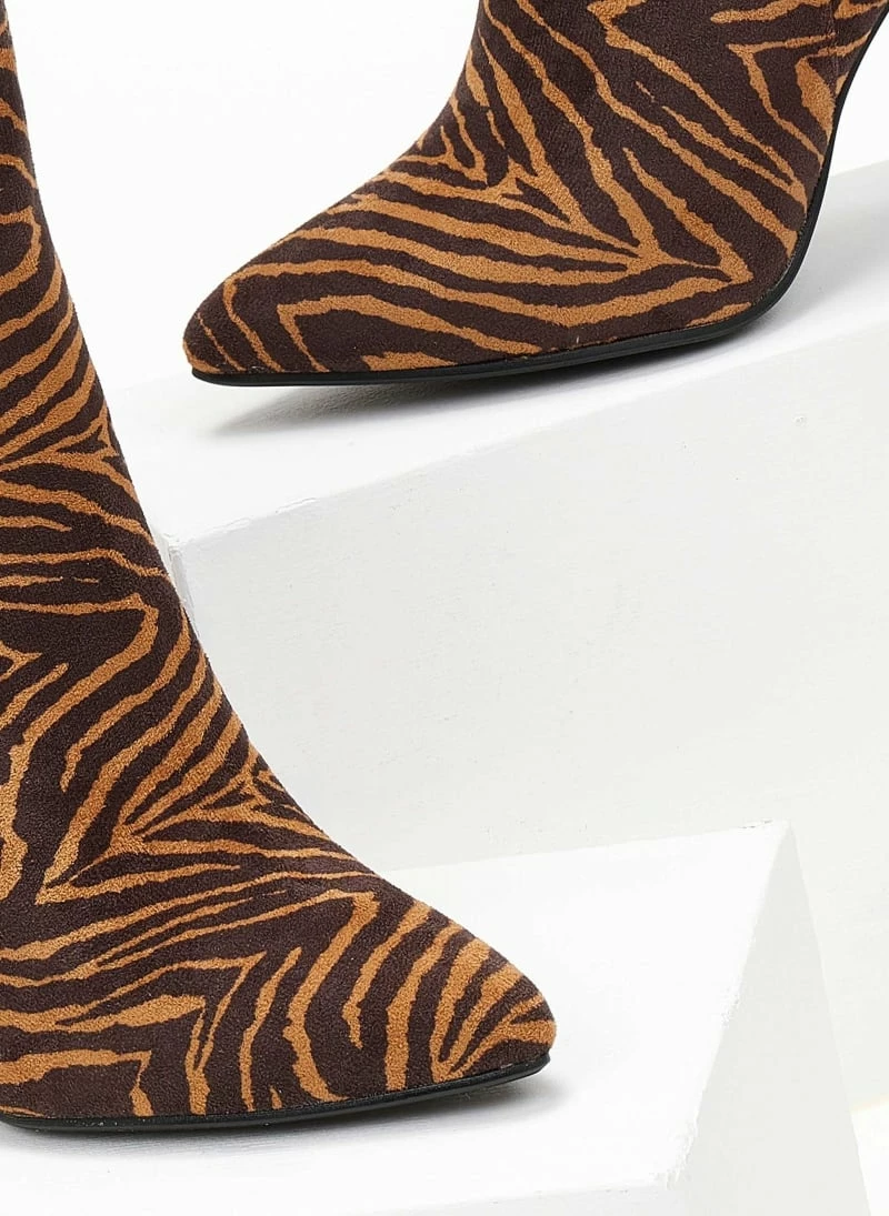 ΧΟΝΔΡΙΚΟ ΕΜΠΟΡΙΟ ✔️ The Fashion Project Μποτάκια μυτερά Suede με σχέδιο - Κάμελ 👍 7 ΧΟΝΔΡΙΚΟ ΕΜΠΟΡΙΟ ✔️ The Fashion Project Μποτάκια μυτερά Suede με σχέδιο - Κάμελ 👍 - Image 5