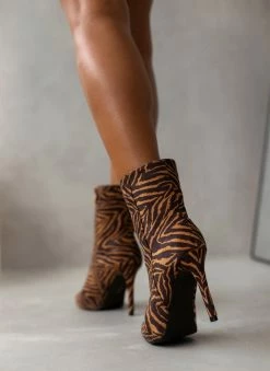 ΧΟΝΔΡΙΚΟ ΕΜΠΟΡΙΟ ✔️ The Fashion Project Μποτάκια μυτερά Suede με σχέδιο - Κάμελ 👍 12 ΧΟΝΔΡΙΚΟ ΕΜΠΟΡΙΟ ✔️ The Fashion Project Μποτάκια μυτερά Suede με σχέδιο - Κάμελ 👍 -Μποτάκια Κατάστημα mpotakia mutera suede me sxedio 106900 p2k1