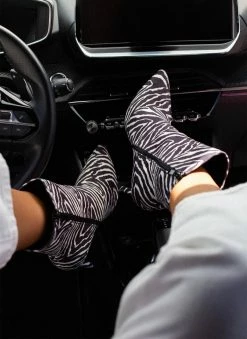 Το φθηνότερο 😍 The Fashion Project Μποτάκια μυτερά Suede με σχέδιο - Λευκό/Μαύρο 💯 -Μποτάκια Κατάστημα mpotakia mutera suede me sxedio 106901 d4f4