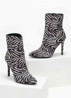 Το φθηνότερο 😍 The Fashion Project Μποτάκια μυτερά Suede με σχέδιο - Λευκό/Μαύρο 💯 -Μποτάκια Κατάστημα mpotakia mutera suede me sxedio 106901 zl3m